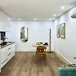 Vibrant Host -bonfim