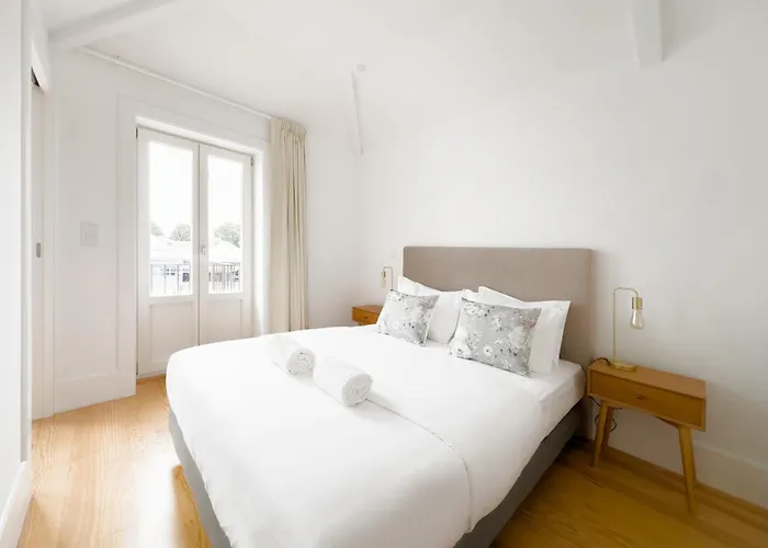 Vibrant Host -bonfim Porto