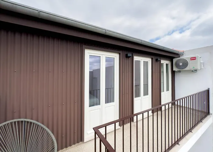 Vibrant Host -bonfim *