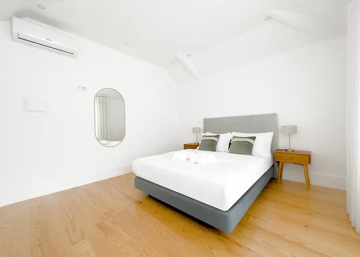 Vibrant Host -bonfim *