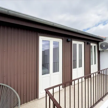 Vibrant Host -bonfim *