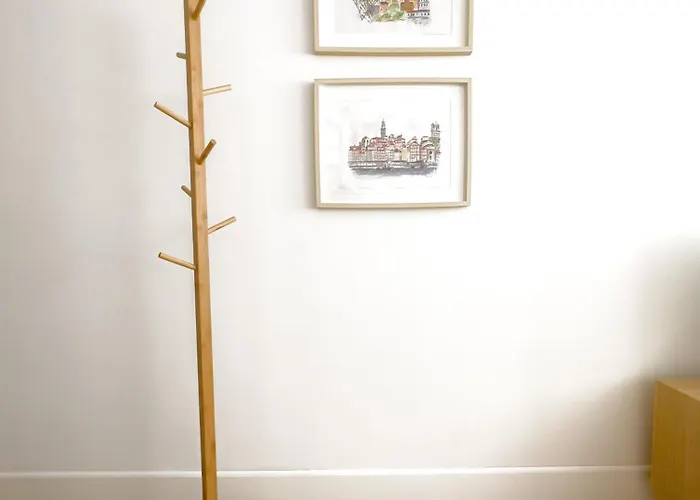 Vibrant Host -bonfim