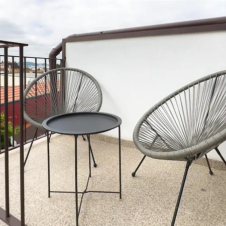 Vibrant Host -bonfim *