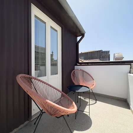 Vibrant Host -bonfim